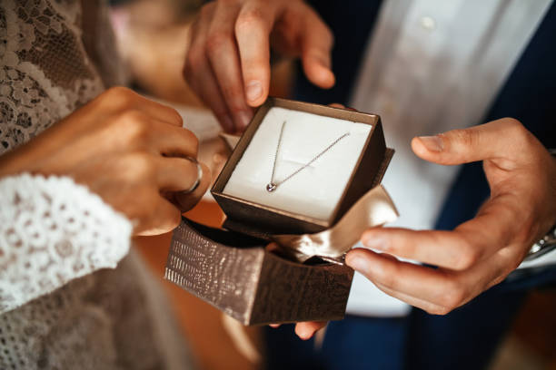 結婚十週年禮物送咩好?12款$5,000內送老婆的結婚週年禮物推介
